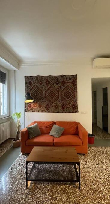 רומא Cozy Apartment Near The Colosseum מראה חיצוני תמונה