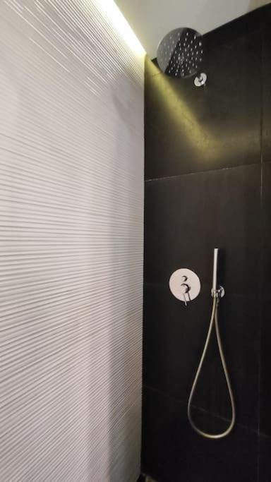 רומא Cozy Apartment Near The Colosseum מראה חיצוני תמונה