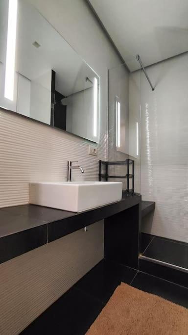 רומא Cozy Apartment Near The Colosseum מראה חיצוני תמונה