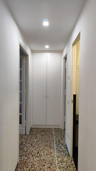רומא Cozy Apartment Near The Colosseum מראה חיצוני תמונה