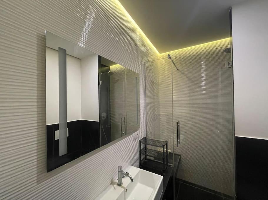 רומא Cozy Apartment Near The Colosseum מראה חיצוני תמונה